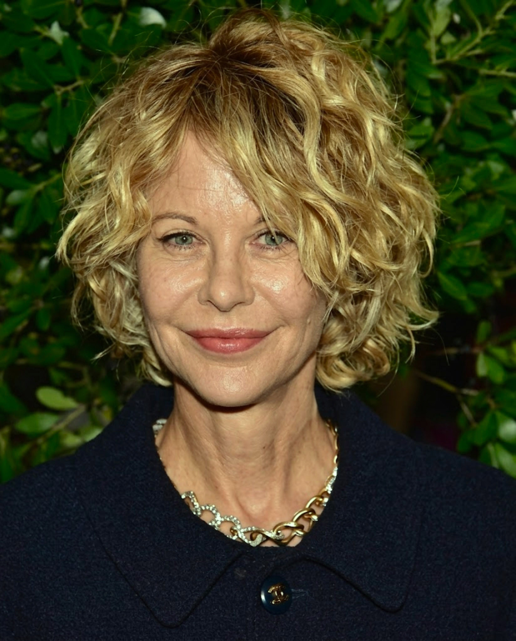 Meg Ryan’s zeldzame verschijning op 64-jarige leeftijd leidt tot een golf van reacties