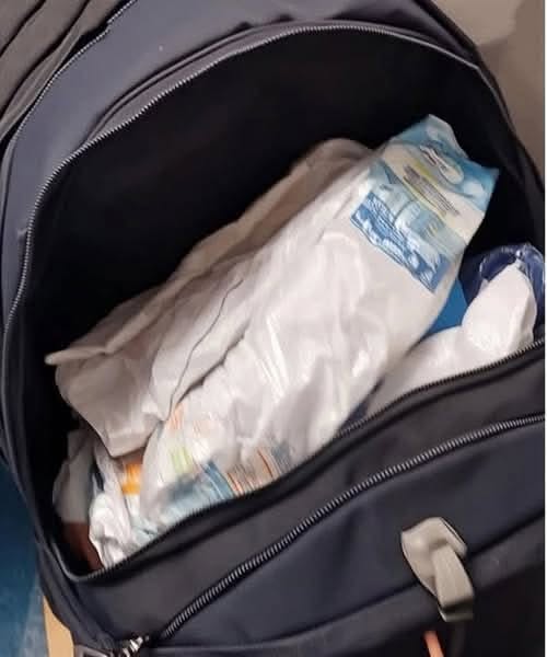 Ik vond luiers in de rugzak van mijn 15-jarige zoon en besloot hem na school te volgen
